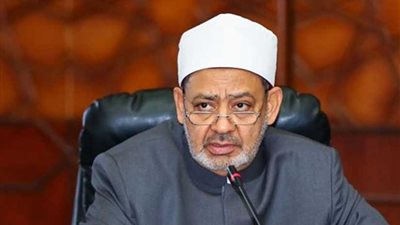 شيخ الأزهر يتبرع بمبلغ مالي لبيت الزكاة والصدقات المصري دعمًا للتكافل الاجتماعي