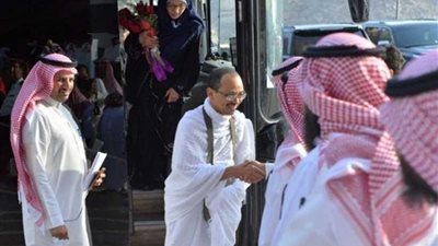 شاهد.. وصول ذوي ضحايا هجوم نيوزيلندا الإرهابي لأداء الحج