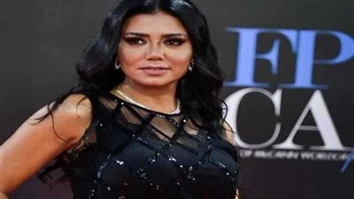 حفظ التحقيقات في واقعة فستان الفنانة 