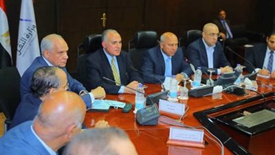 وزراء النقل والإسكان والري ومحافظ الجيزة يبحثون آليات تنفيذ مشروع محطة قطارات صعيد مصر بمثلث بشتيل
