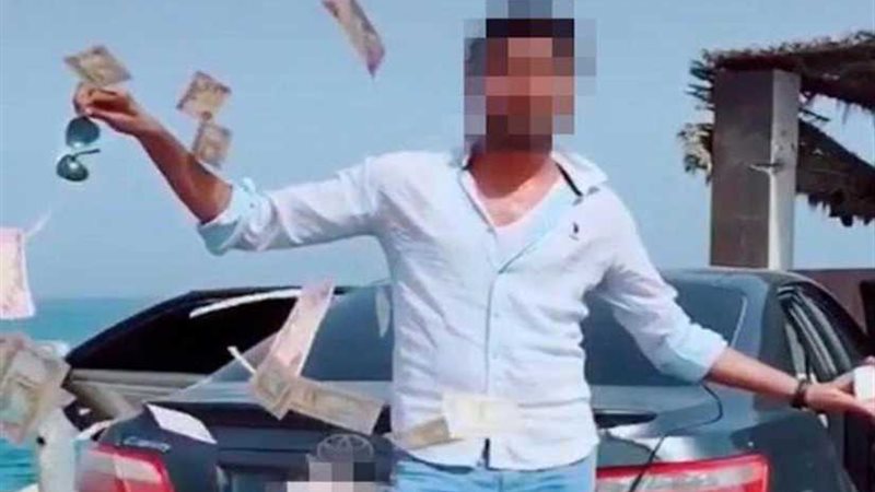 اعتقال شاب رمى أوراقًا