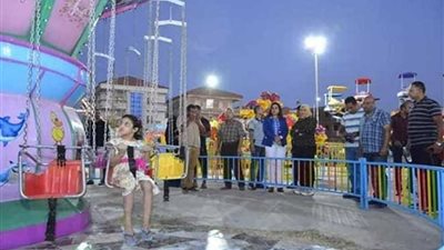 بالصور.. محافظ دمياط ملاك بدرجة وزير