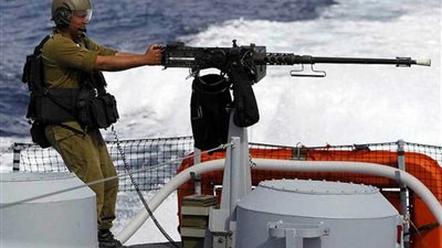 بحرية الاحتلال الإسرائيلي تهاجم الصيادين الفلسطينيين قبالة سواحل غزة