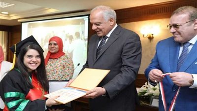محافظ الجيزة يكرم أوائل الثانوية العامة والدبلومات الفنية