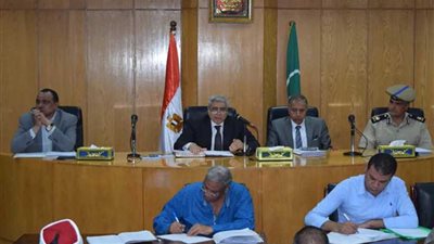 محافظ المنيا يكرم موظفين اجتازا برنامج إعداد القادة من الصف الثاني