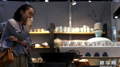 فنون صناعة الخزف اليدوية بإحدى المدن الصينية