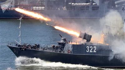 أسطول البلطيق الروسي يشارك بنحو 20 سفينة في مناورات 