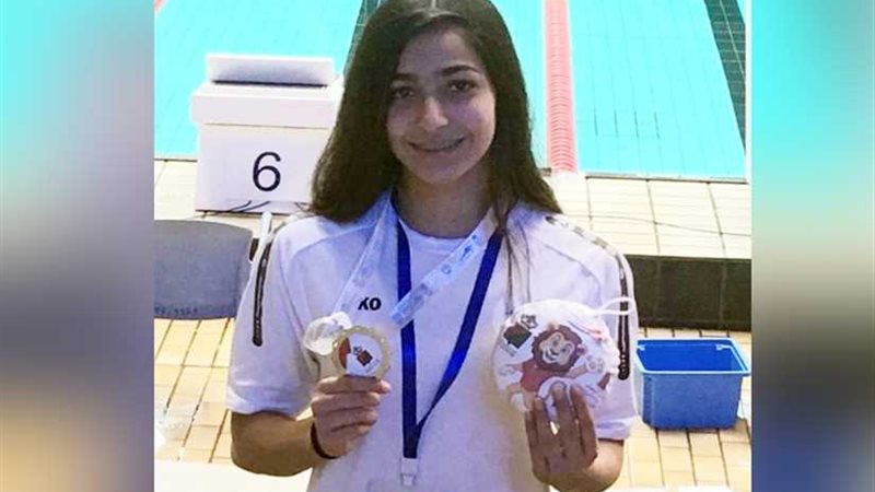 سباحة بحرينية تحصد