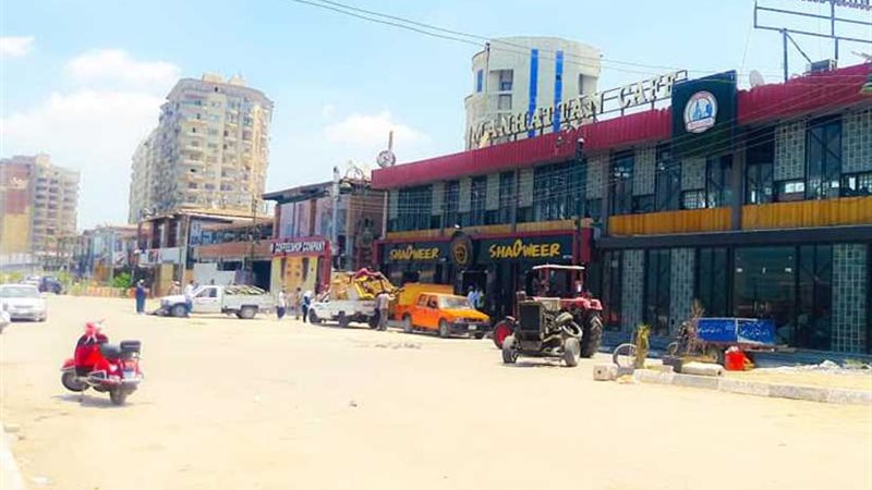 إخلاء 13 محلًا بمشروع