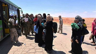 عودة عشرات الأسر السورية من مخيم الركبان