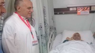 رئيس بعثة الحج يزور المرضى من الحجاج المصريين.. (صور)