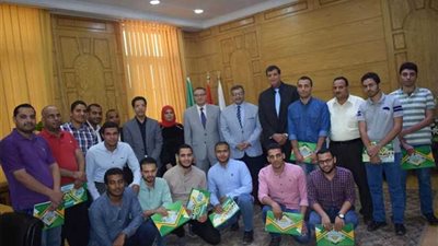 جامعة بنها تسلم 16 منحة صينية لدراسة الماجستير والدكتوراه للشباب الباحثين