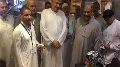 رئيس بعثة الحج الرسمية يتفقد مخيمات الحجاج المصريين على مشعر عرفات