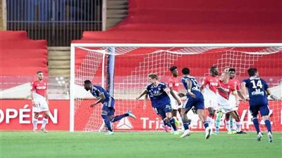 ليون يفتتح مشواره بالدوري الفرنسي بثلاثية في شباك موناكو