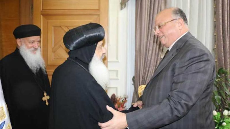 وفد كنسي يهنئ محافظ