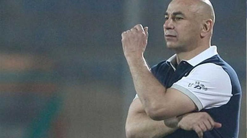 حسام حسن يجدد لسموحة