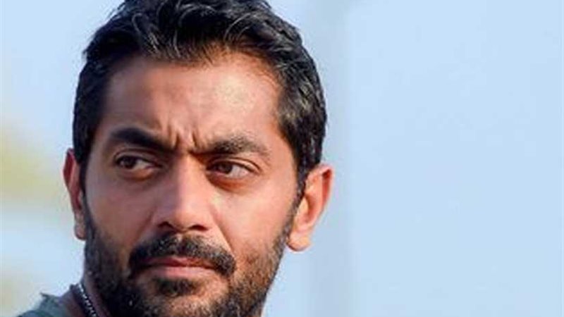 فلوكس يهاجم معجبة