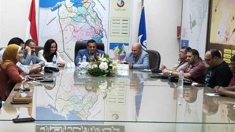 محافظ البحيرة يؤدي