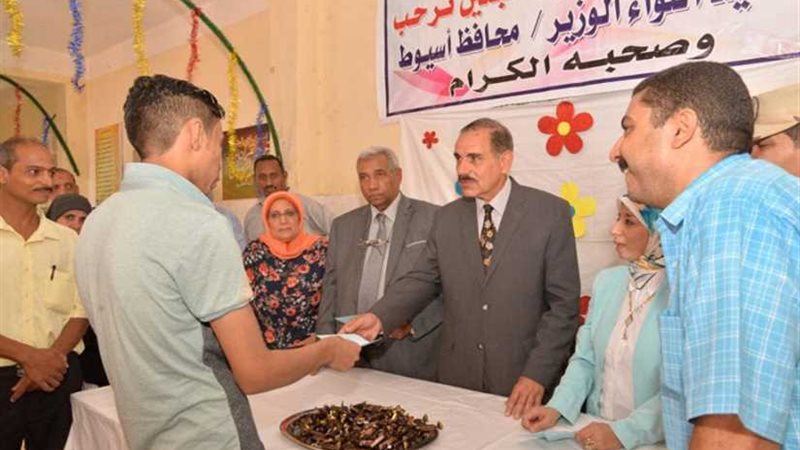 محافظ أسيوط يزور