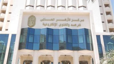 مركز الفتوى بالأزهر: صلاة النساء للعيد بجوار الرجال دون حائل باطلة