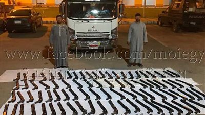 ضبط 100 بندقية بمخابئ سرية في سيارة نصف نقل بأسيوط‎