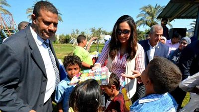 نائب محافظ البحيرة تشارك الأيتام وذوي الاحتياجات الخاصة فرحتهم بالعيد (صور)