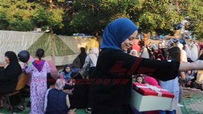 المواطنون يواصلون احتفالاتهم بثاني أيام عيد الأضحى المبارك 