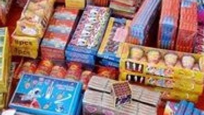 ضبط تاجر بالقاهرة وبحوزته 880 ألف قطعة ألعاب نارية