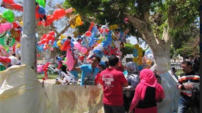 استمرار توافد المواطنين على المتنزهات والحدائق بالمحافظات خلال ثالث أيام العيد