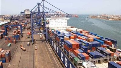 تداول 21 سفينة حاويات وبضائع عامة بموانئ بورسعيد