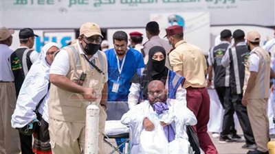 بعد إجرائهم عمليات جراحية منذ ساعات.. وقفوا 