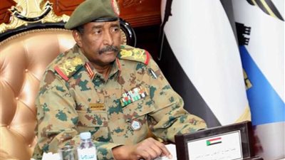 رئيس المجلس العسكري بالسودان: القوات المسلحة قادرة على حماية التحول لحكم ديمقراطي