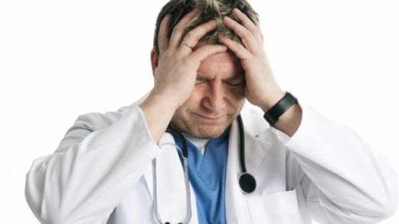 خطأ طبي كاد يفقده