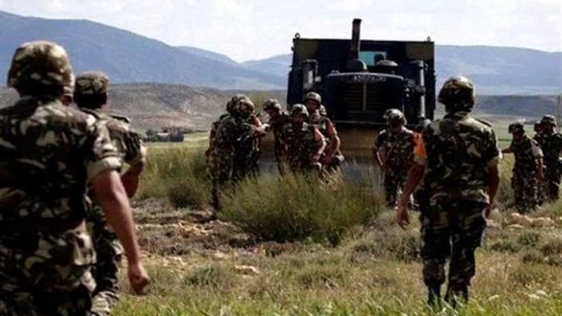 الجيش الجزائري يلقي