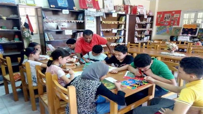 عقد ندوات ثقافية