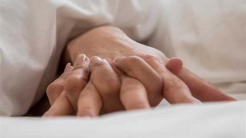 أب يذبح ابنته وعشيقها