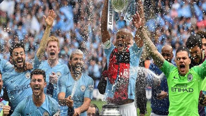 فيفا يغرم مانشستر