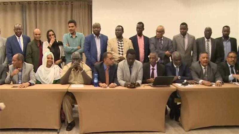 قطريليكس: مباحثات