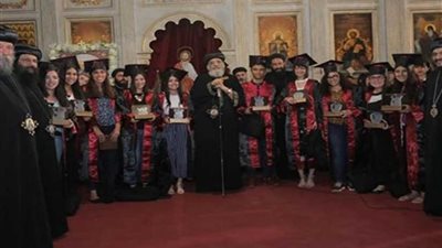 البابا تواضروس يكرم أوائل الثانوية العامة والدبلومات الفنية والجامعات بالإسكندرية