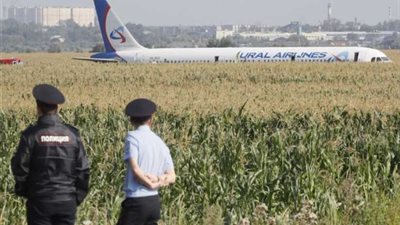 إصابة 10 في هبوط اضطراري لطائرة روسية بسبب الطيور