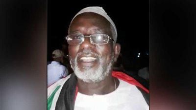 والد شهيد سوداني يقطع 