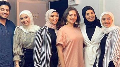 جيهان نصر في أول ظهور بعد 21 عاما من الاعتزال.. مع أولادها الأربعة