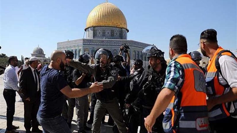 مستوطنون يقتحمون