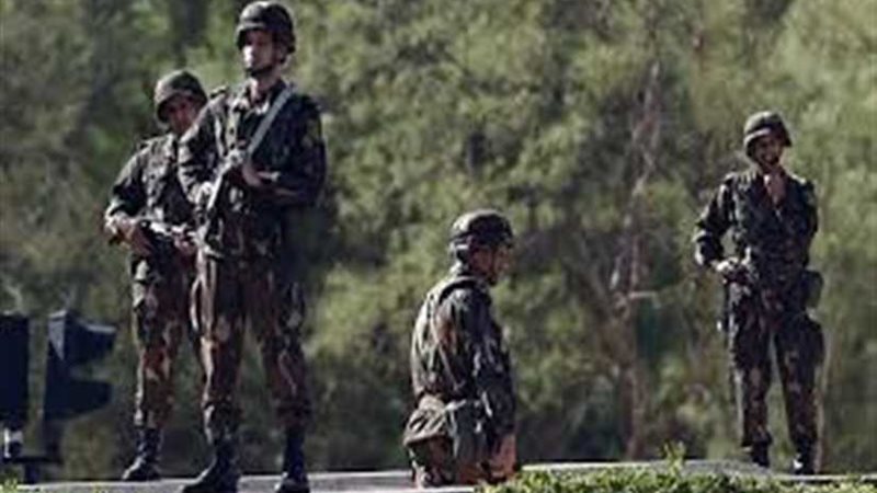 الجيش الجزائري يلقي