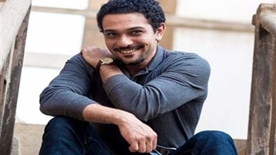 الشايب آسر ياسين يتصدى لـ