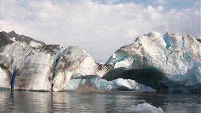 لحظة انهيار جبل جليدي.. شاهد ماذا حدث ؟