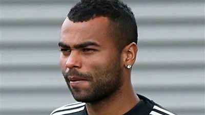 آشلي كول يعلن اعتزال كرة القدم