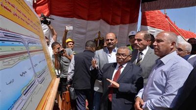 وزير النقل ومحافظ أسيوط يضعان حجر أساس كوبري منقباد