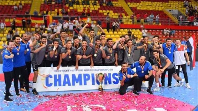 نجوم الفن يتسابقون