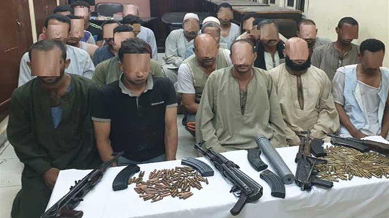 القبض على 25 متهما